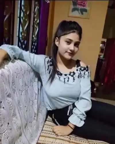 Call Girls Service in Devgadh Baria